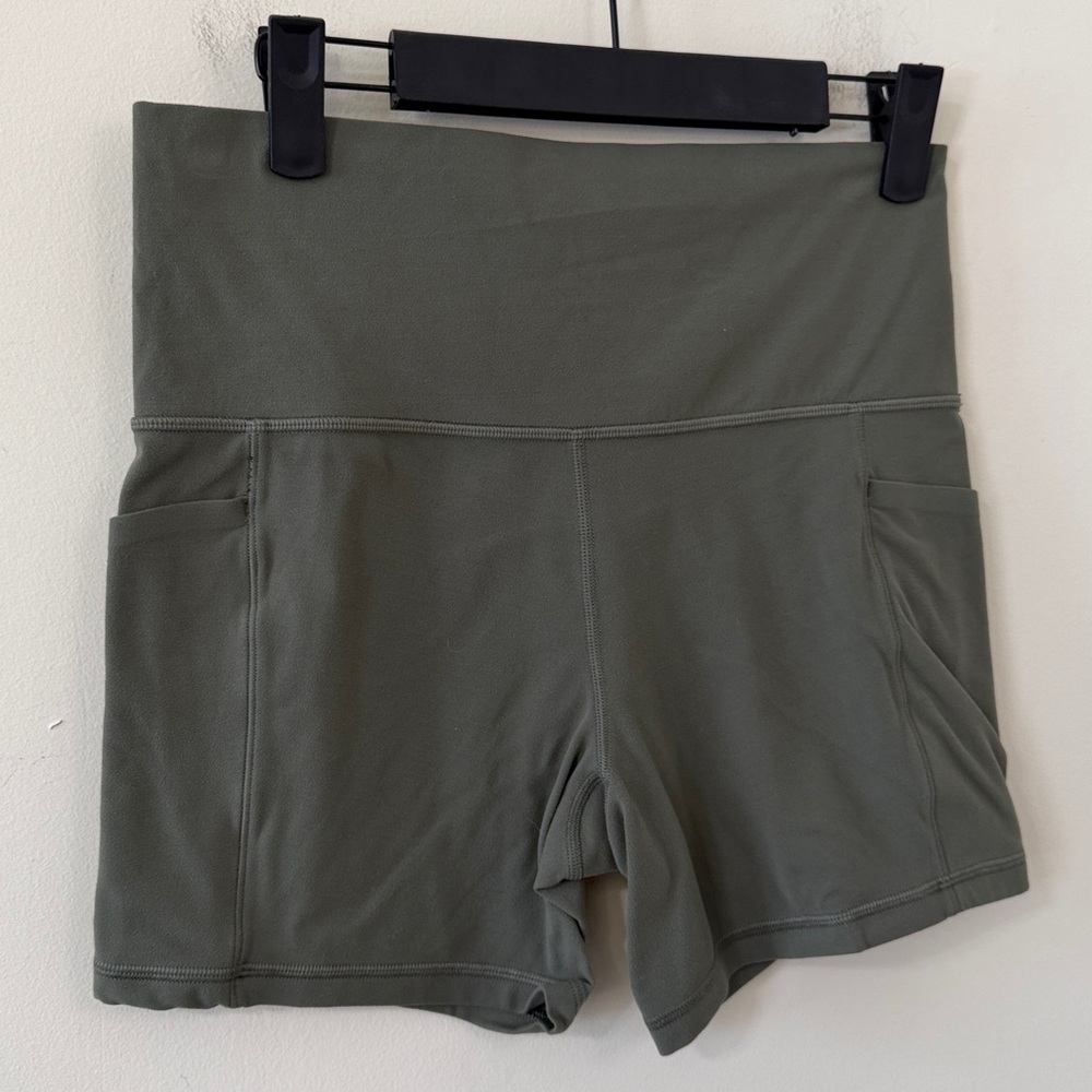 Athleta Salutation Stash High Rise 5" Short Moss Size Medium - Picture 5 of 8